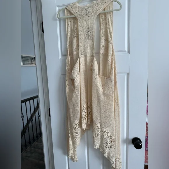 Women’s plus size beautiful lace vest. 4X/5X brand new never worn. - Picture 8 of 14